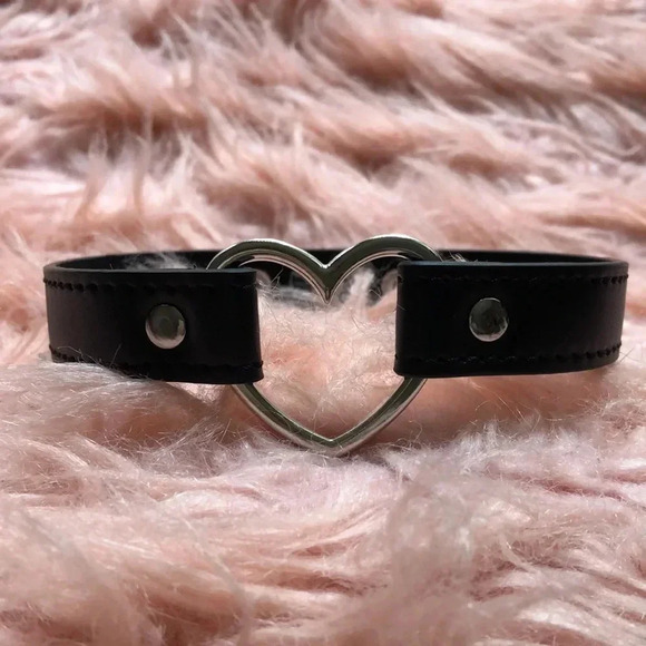 Black Leather Choker - Picture 4 of 6